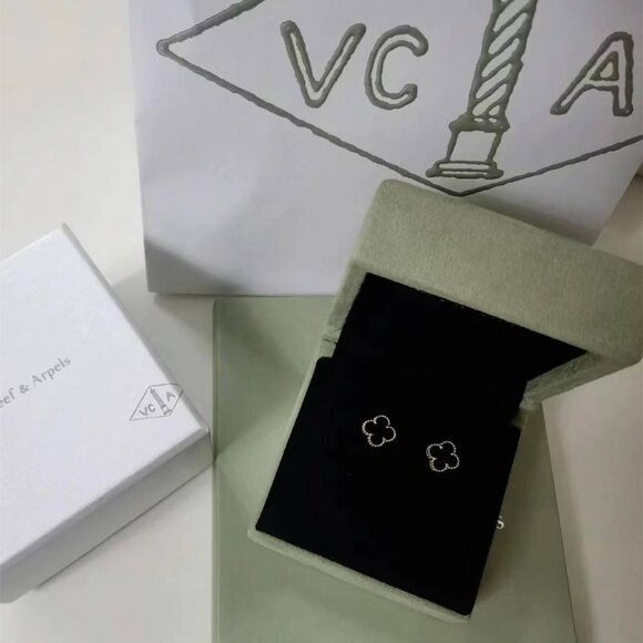 Van Cleef & Arpels classic black earrings - Picture 8 of 11
